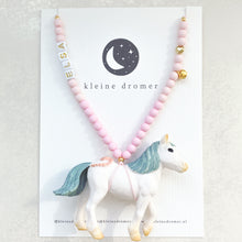 Afbeelding in Gallery-weergave laden, Naamketting Paardje Fantasie - Elsa *Limited Edition*