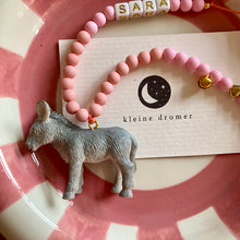 Afbeelding in Gallery-weergave laden, Naamketting Ezel - Sara