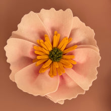 Afbeelding in Gallery-weergave laden, Vilten wandbloem - Wit