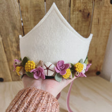 Afbeelding in Gallery-weergave laden, Handgemaakte vilten kinderkroon - bloemen oudroze