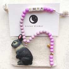 Afbeelding in Gallery-weergave laden, Naamketting Konijntje - Emma