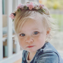 Afbeelding in Gallery-weergave laden, Handgemaakte vilten haarband met elastische band - Cotton flower bloemen lichtroze